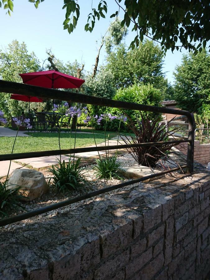 Hotel Il Carpino Bianco Puegnago sul Garda Exterior foto